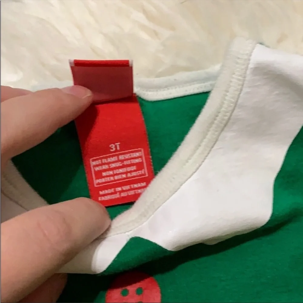 5 for $25🎈Christmas pjs and top